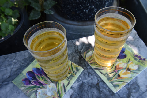 Lake Missoula Tea Company Para Sara Peach tea blend featuring apricot, green tea, and peach in a colorful package.