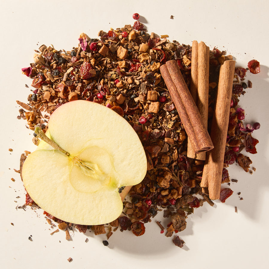 Baked Apple Pie loose leaf tea with a halved apple and cinnamon sticks