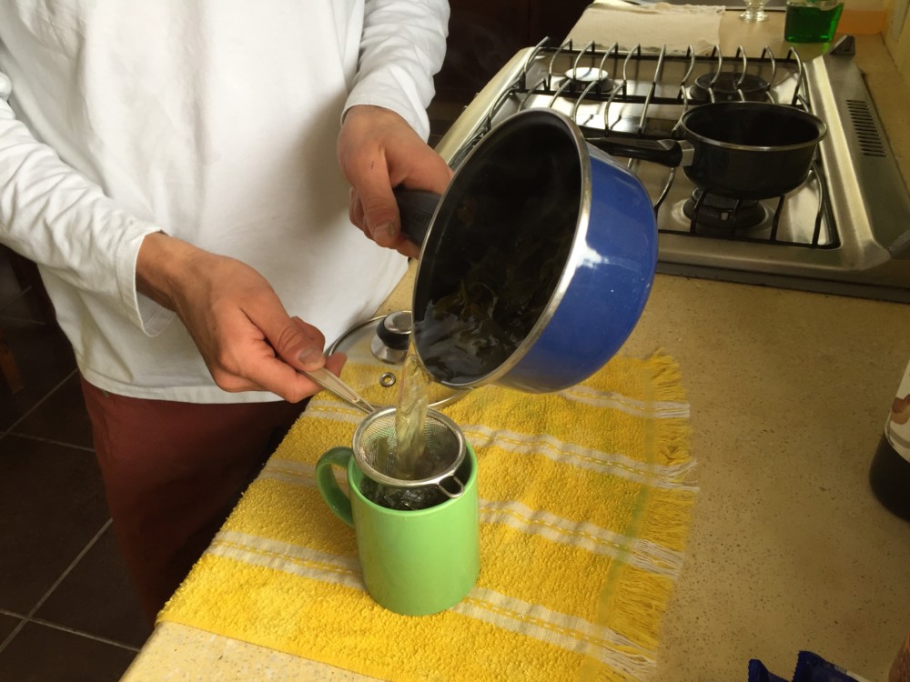 saucepan tea brewing