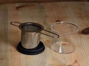 Fine Strainer with Folding Handle
