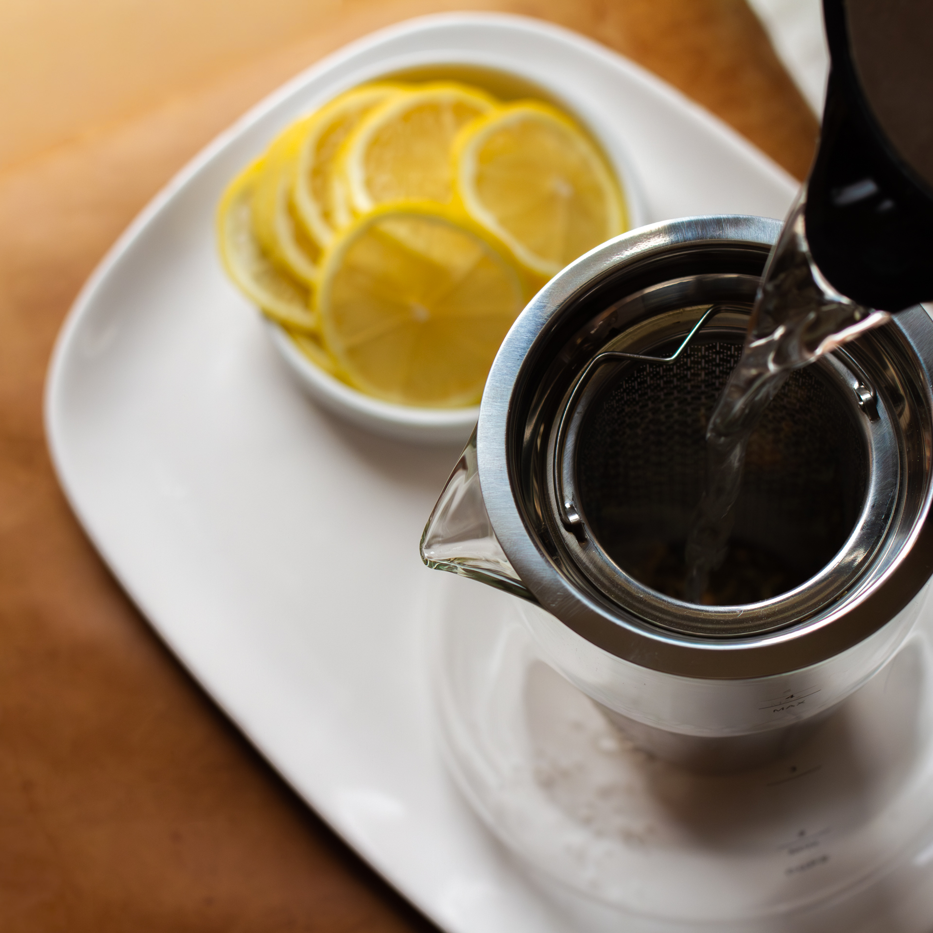 Brewing tea with lemons